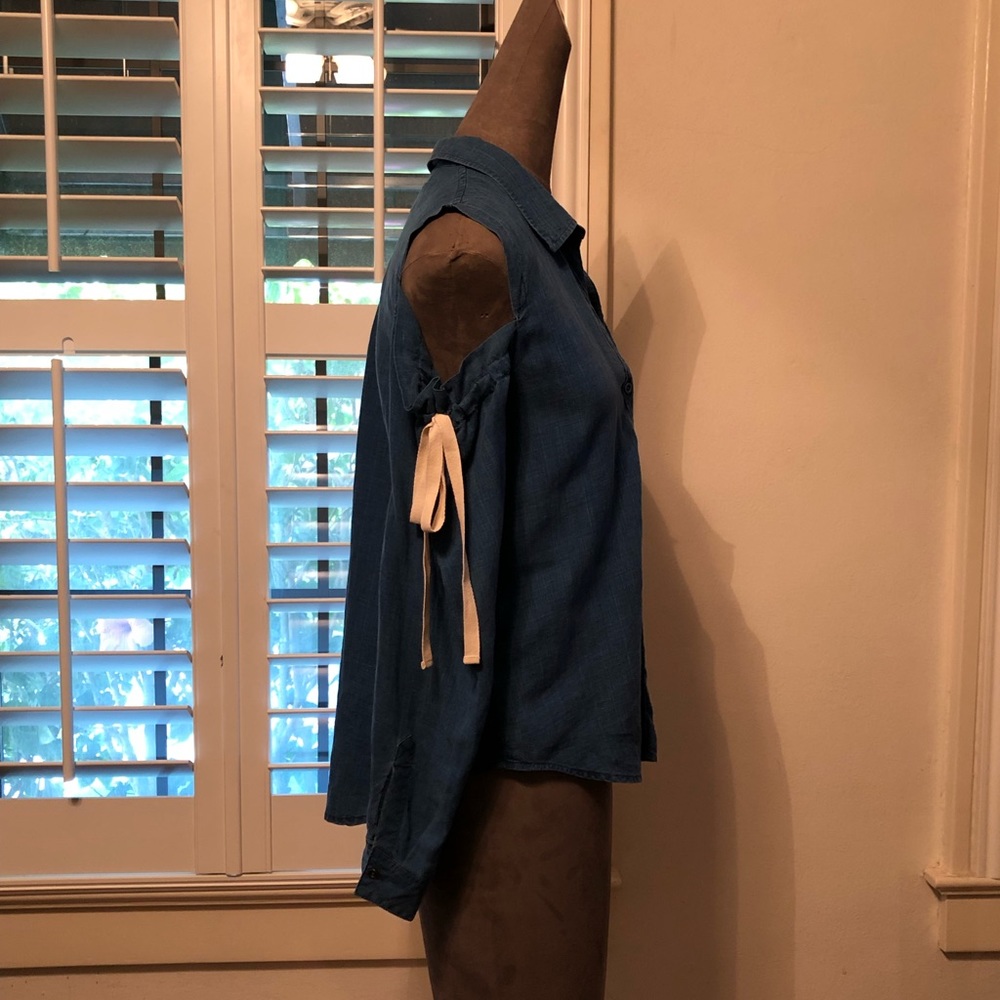 Rails Cold Shoulder Chambray Top - image 3